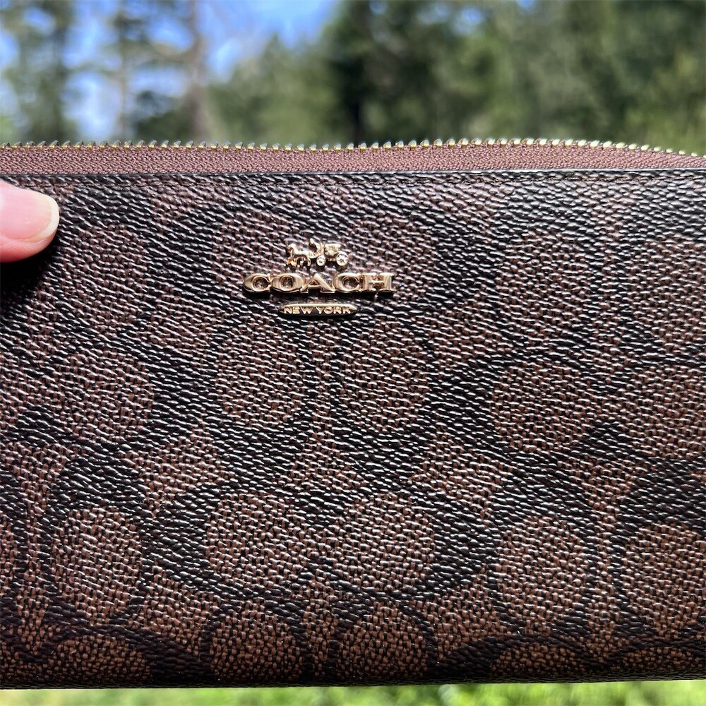 COACH Phone Wallet Signature Brown with Gold Hardware AUTHENTC - Picture 8 of 12